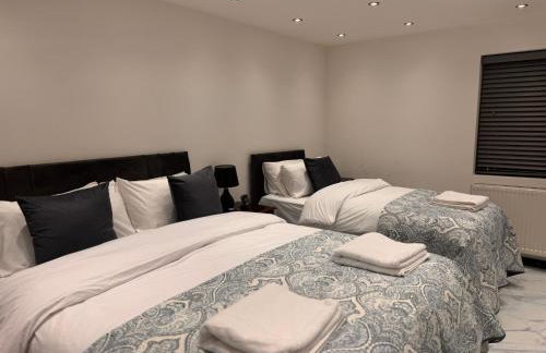 Modern House Apartment Stratford E15 London - Sleeps 2 - 9, Fast Links to Central London, Near O2, Greenwich & Olympic Park, Child-Friendly Garden, Free Parking, Free WiFi - Foto 8