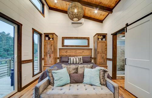 Cozy Treehouse w Hot Tub, Fire Pit, Pet Friendly, Lake Access - Photo 12