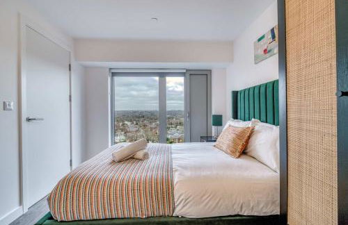 2-BR Flat - City & Town Centre View -1 Minute to Train & Tram Station - Sleeps 5 - Foto 43