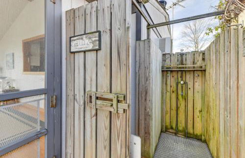 Riverfront Colonial Beach Home with Private Beach! - Foto 20