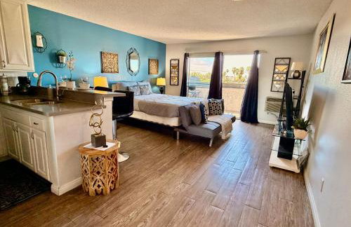 Hollywood Studio with Pool, Parking, Gym & Sign View - Foto 21