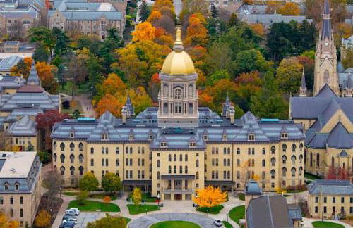 Step into School Spirit at the Golden Dome Getaway - Foto 37