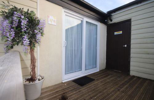 17H Medmerry Park 2 Bedroom Chalet - Foto 1