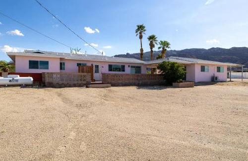 Mid Century Vibes - 2 Min to JTNP - Retro Dive Bar - View - Foto 41