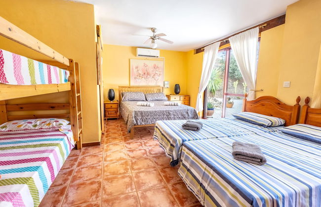 Luxurious Private Cabin Pool Hottub & Fireplace - Photo 4