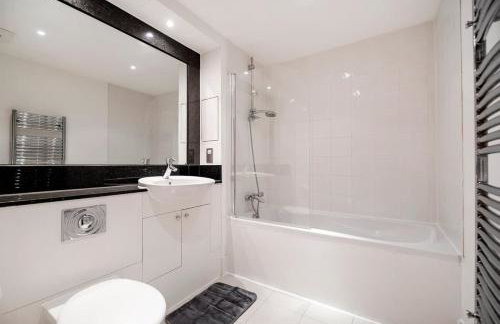 Central 2 bed with Large Terrace - Photo 13