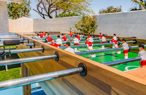 Spacious home with pool, fireplace, outdoor deck - Foto 6