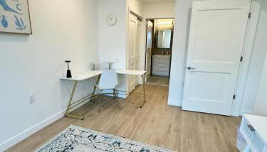 Peaceful Quiet Spacious New Modern Penthouse 3-Bedroom Apartment with a Balcony - Foto 5