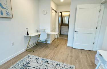 Peaceful Quiet Spacious New Modern Penthouse 3-Bedroom Apartment with a Balcony - Foto 5