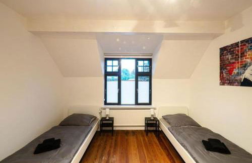 Große Monteurwohnung in Villa – 4 Zimmer, WLAN, TV, Küche – Ahrensburg Nähe Hamburg - OD06b - Foto 23