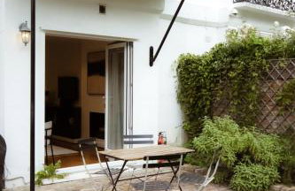 Minimal Designer Home with a Beautiful Garden - Foto 25