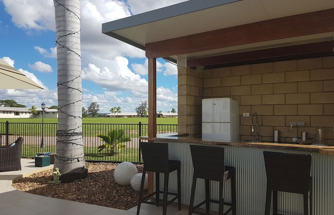 Kernow Charters Towers - Photo 42