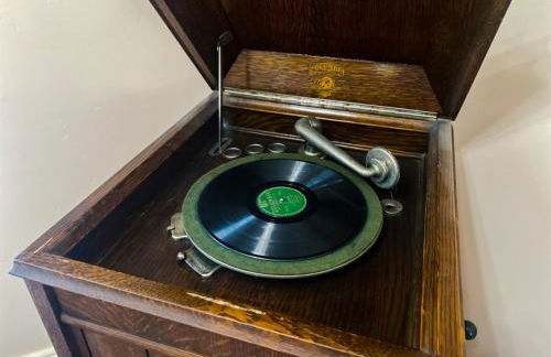 Restored historic home near ND and Amish Country - Foto 30