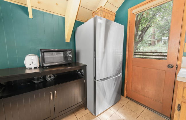 Rest N Relax Inn - Beautiful chalet-style cabin features dramatic forest and slope views! - Foto 25