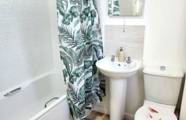 Modern Home2Home - Easy Centre Access & Free Parking - Foto 25