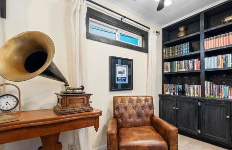 Luxurious 1875 centrally located Canton Akron home, expansive primary & sunset view - Foto 17