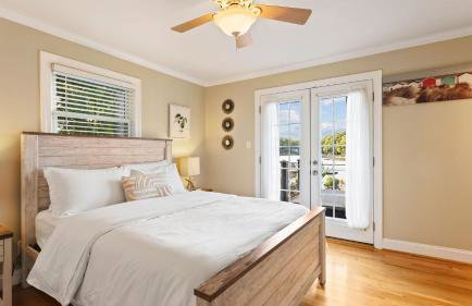 Dock Hot Tub Kayaks on Lake Norman Lakeside Gem by AvantStay - Foto 12