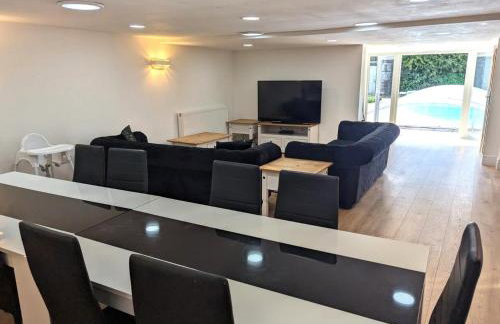 Beautiful Thatched Cottage with Outdoor Pool, Secure Garden, Dog & Family Friendly! Chichester Holiday Properties - Foto 24