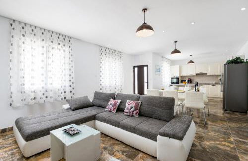 Seaside Villa near Trogir - Poljica - Photo 11