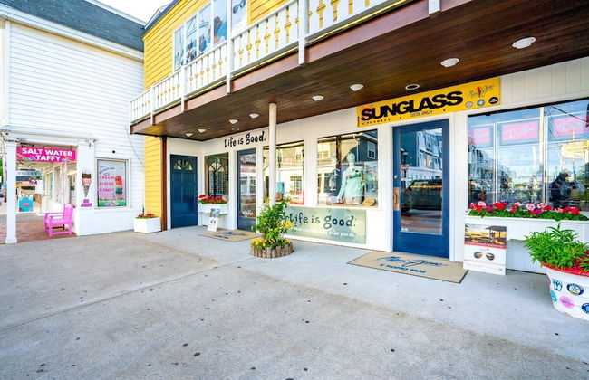 Just Beachy Charming Studio! - Photo 30