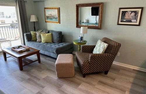 Welcome to Sandpiper Beachfront Condo Cozy 1-bed in JAX Beach, perfect for couples! Pet-friendly! - Foto 5