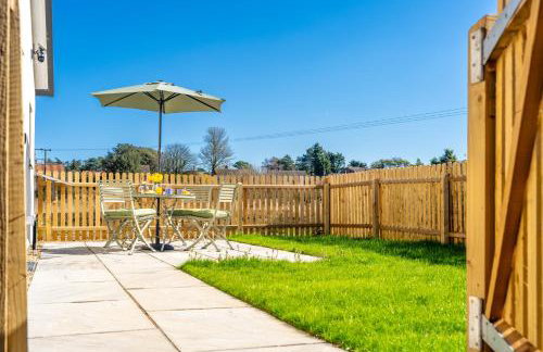 Funzi- Private Norfolk Retreat dog friendly garden - Photo 15