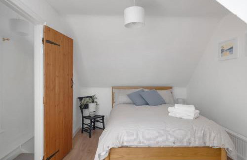 Serene Cottage Nr the Waterfront Topsham - Photo 18