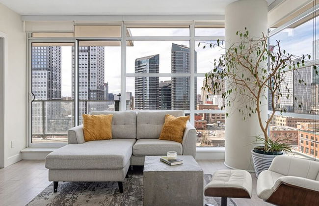 DT Upscale Corner Unit Tower Views Free Parking - Photo 10