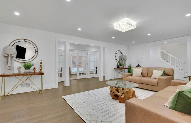 Luxury 7BR Buckhead Oasis w Pool Gameroom Firepit - Foto 3