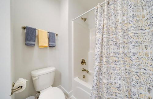 Modern Family Home in Hampstead with Patio and Grill! - Foto 16