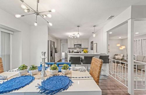 Oversized 4bed + Converted Bedroom, HEATED Pool + Hot Tub - Photo 37