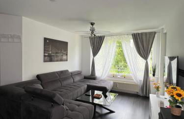 Modern Apartment with Balcony & Parking - Foto 13