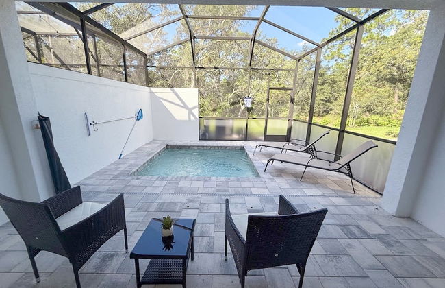 Modern 4BR Family Home With Private Pool - Photo 1