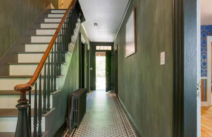 Relax in Style at Historic Modern on Main with Modern Amenities Wooded Views - Foto 5