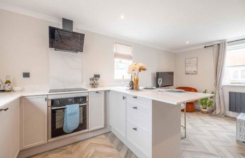 Stylish 2 Bed with Parking, 5 Min Walk to Windsor - Foto 17