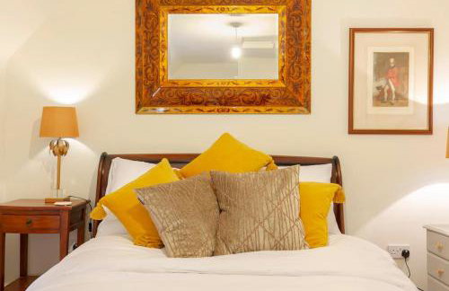 Dorney Windsor Legoland 5 Star Stay for upto 14 guests - Photo 73