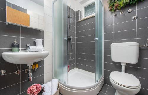 Holiday home Svilaja I Heated pool, family retreat - Photo 12