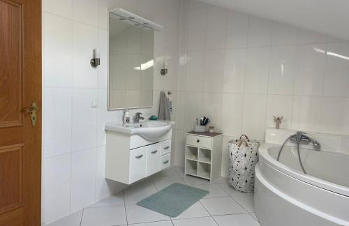 Dachwohnung mit Blick auf den Wagenberg - Foto 17