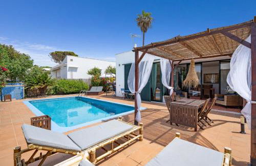 ANANA Binisafua - Photo 1