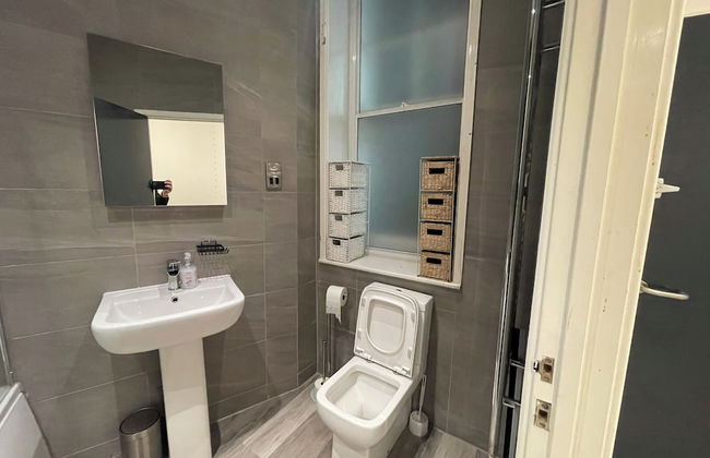 Modern Style in Nottingham City Center - Photo 9