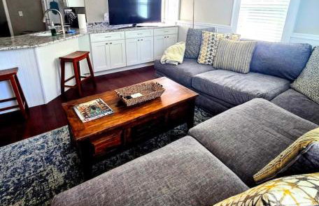 Charming Historic 2-story Carriage House located in Downtown Lakeland walking distance from FSC! - Foto 3
