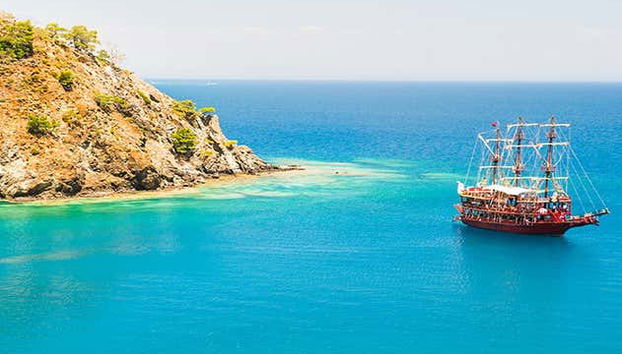 Balade en bateau le long de la Côte Turquoise