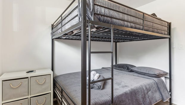 Cozy Oasis In The Heart Of St. Augustine 3 Bedroom Home by RedAwning - Foto 3, Habitación