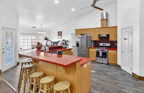 4BR Desert Oasis near Valley and Vegas - Foto 14