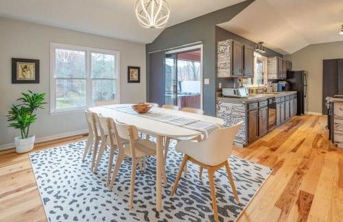 Majestic - Modern Cabin, Hot Tub, & Game Room! - Foto 7