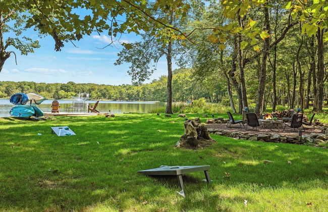 Lake Daze by Avantstay Lakefront w/ Modern Interior, Enclosed Porch & Hot Tub - Foto 48