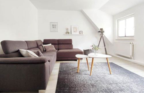 Flair Apartments 'FACHWERK & FLAIR' - Altstadt-Apartment 78 qm für Urlaub oder Geschäftsreise, Innenstadtlage, ruhig, modern, 900 m Bahnhof, 24 Std Check-in, WLAN, Streaming, Küche, Regendusche, 2 x Doppelbett, direkt am neuen Markt in der Altstadt - Foto 15