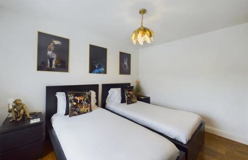 Modern 4 Bed Walk to Pubs, Shops and Countryside - Photo 19