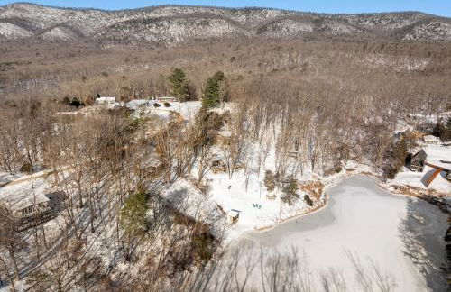 Lazy Lake 3BR Cabin w/ Mtn Views + Hot Tub +Wi-Fi - Foto 46