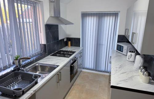 Stoneleigh Retreat 4BR Entire Home - Photo 23